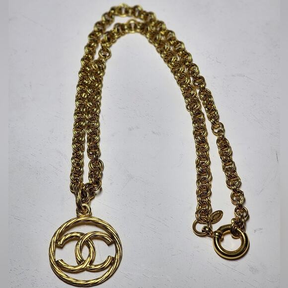 Chanel CC Gold Chain Necklace Pendant Vintage - Picture 3 of 9